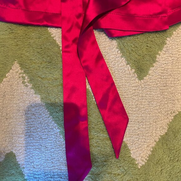 Diane Von Furstenberg pink silk wrap blouse - VERY NICE! size 6 - Picture 4 of 8